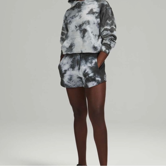 Lululemon shorts - Picture 3 of 9